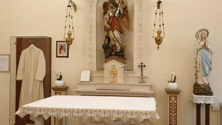 L’altare della cappella della chiesa di Sarmego ospita le reliquie di papa Wojtyla.  MARINIPapa Giovanni  Paolo II.  ANSA