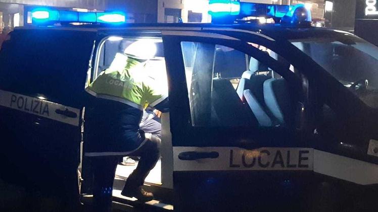 Uno dei pattugliamenti stradali compiuti in orario serale-notturno dalla polizia locale “Dei Castelli”.  FADDAGli agenti effettuano i servizi stradali con una stazione mobile.  A.F.