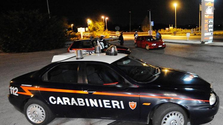 Controlli notturni dei carabinieri per risalire ai colpevoliSfondato un vetro per rubare
