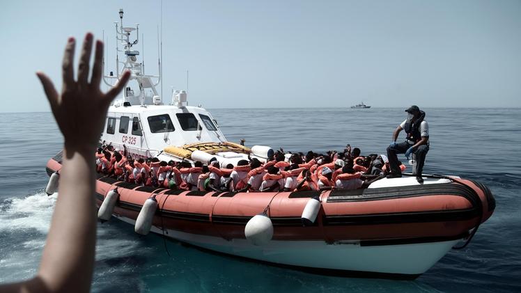 Gruppo di migranti salvati in mare. ARCHIVIO