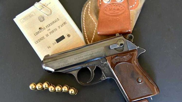 Una pistola con regolare porto d’armi: nel bassanese sono migliaia i possessoriIl commissario Claudio Salmaso