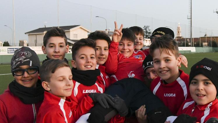 Gregorio insieme ai compagni di squadra del Le Torri Bertesina. FOTO TROGU