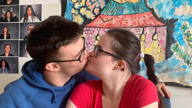 Il bacio tra Jessica e Riccardo, la coppia ufficiale di Abilmente apre il video creato dai ragazzi