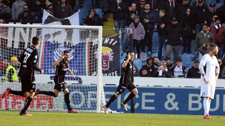 Il Vicenza esulta a Cesena dopo il gol al 38' (Foto A. Trogu)