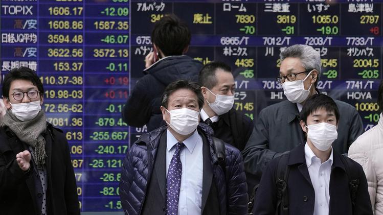 Il virus cinese sta facendo grippare il motore dell'economia. EPA/K. MAYAMA