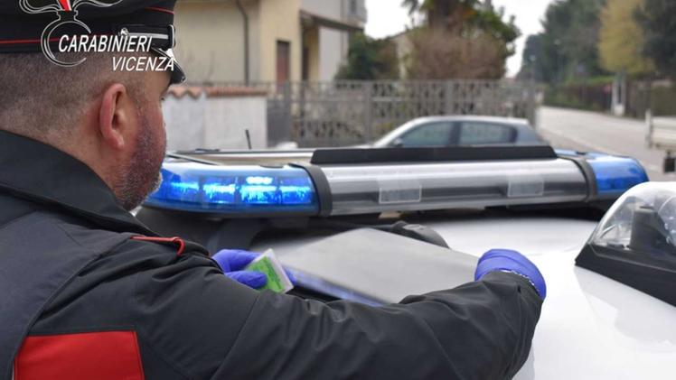 Continuano i controlli dei carabinieri per l'emergenza Covid-19