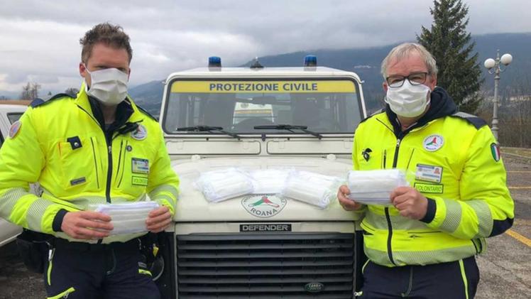 La Protezione civile consegna le mascherine in Altopiano