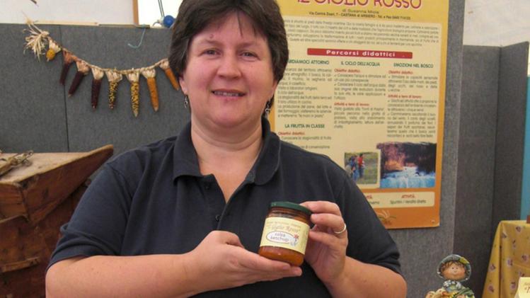 Susanna Miola è titolare de “Il Giglio Rosso”, azienda agrituristica di Arsiero. Produce 45 tipi di confetture, sia dolci che salate. Una delle sue specialità è il ketchup. FOTO SILVIA CASTAGNA