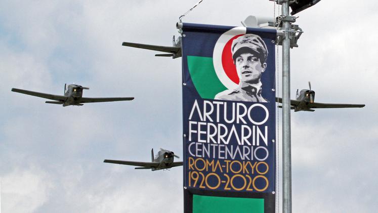 Il volo in formazione per rendere omaggio ad Arturo Ferrarin. CISCATO