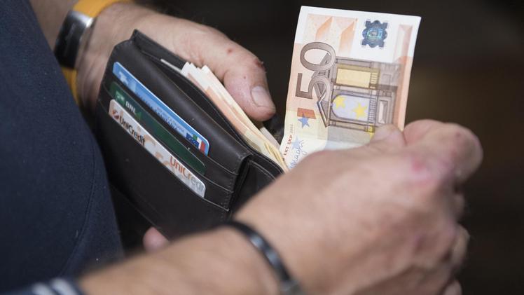 Spariti cento euro dal portafoglio