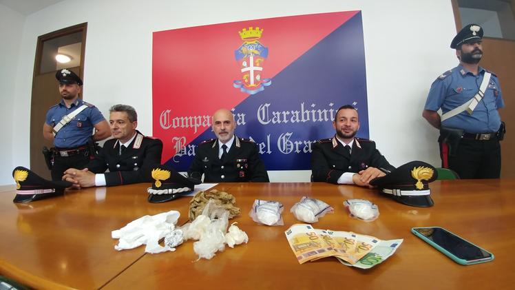 La droga sequestrata dai carabinieri di Bassano. FOTO CECCON