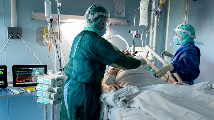 Un paziente Covid in terapia intensiva al San Bortolo