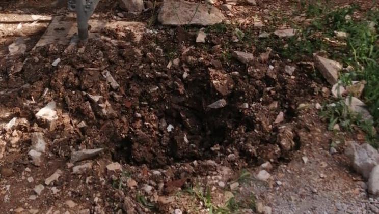 l cratere scavato dalla scarica elettrica abbattutasi a Lovertino. A.GR.