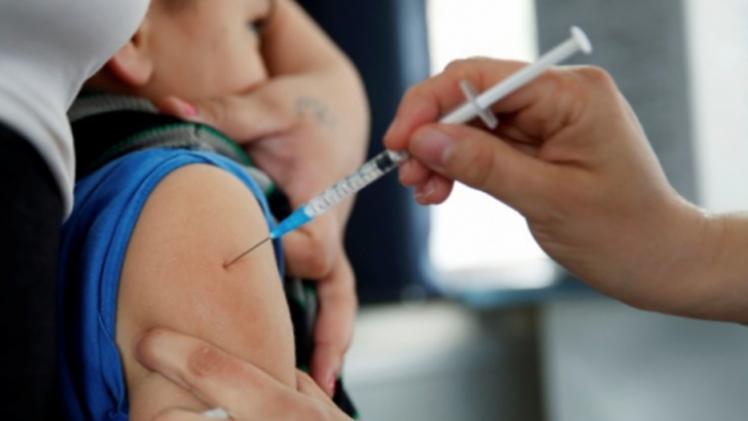 Il vaccino contro l’influenza è raccomandato per gli over 60 e per i bambini fino a 6 anni. ARCHIVIO