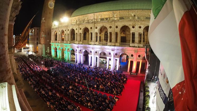 Il concerto "Viva Verdi" in piazza dei Signori (Colorfoto)