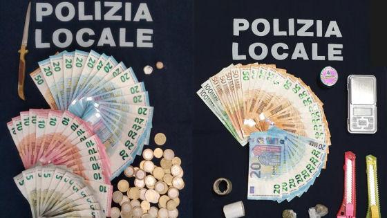 Il denaro e la droga sequestrata dalla polizia locale