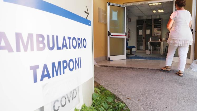 Vicenza, l'ambulatorio dedicato ai test per gli scrutatori è lo stesso per chi rientra dall'estero. COLORFOTO