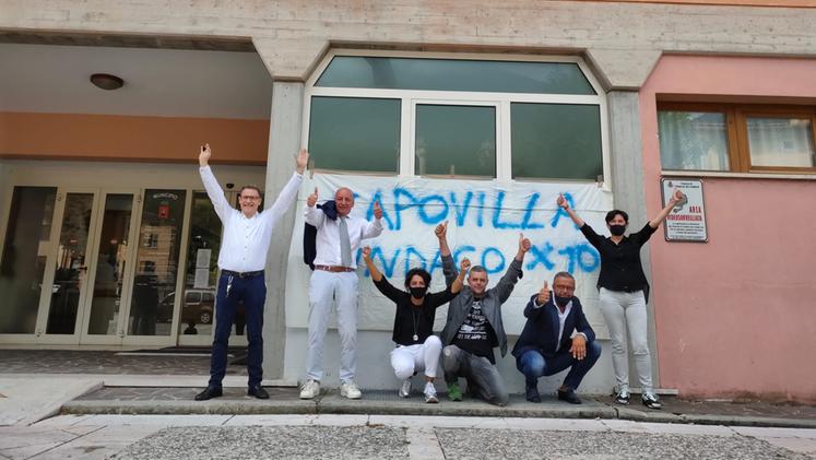 Capovilla e la sua squadra festeggiano la vittoria. FOTO FILOSOFO