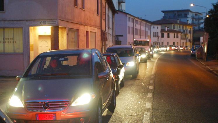 Rallentamenti in strada statale Pasubio (Foto Archivio)