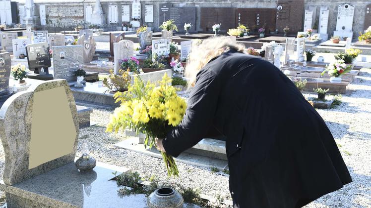 Al cimitero maggiore di Montecchio scattati i controlli dopo aver accertato furti di fiori dalle tombe. TROGU