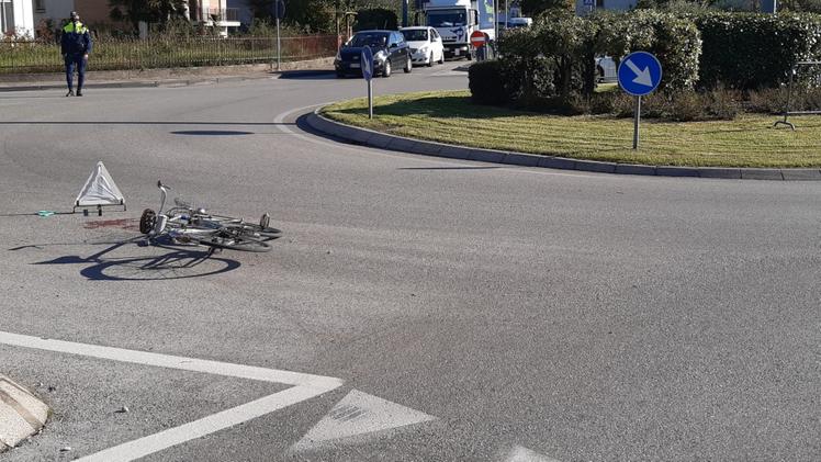 La bici del pensionato dopo l'incidente