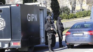 Un professore è stato decapitato vicino a Parigi