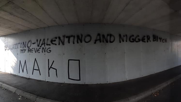 La scritta trovata nel sottopasso ferroviario a Thiene