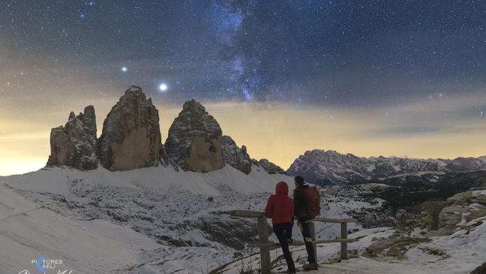 'Ascoltando il silenzio', Saturno e Giove con la Via Lattea sulle Dolomiti (fonte: Giorgia Hofer/UAI)