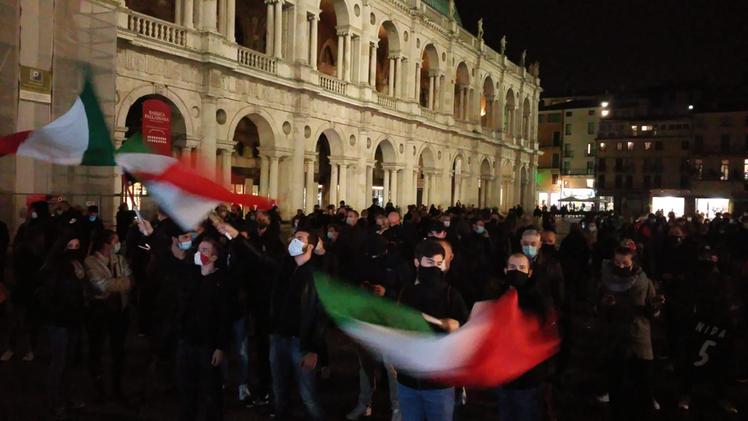 Protesta in piazza dei Signori (Colorfoto)
