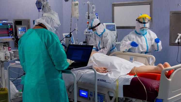 Pazienti ricoverati in terapia intensiva (foto Marchiori)