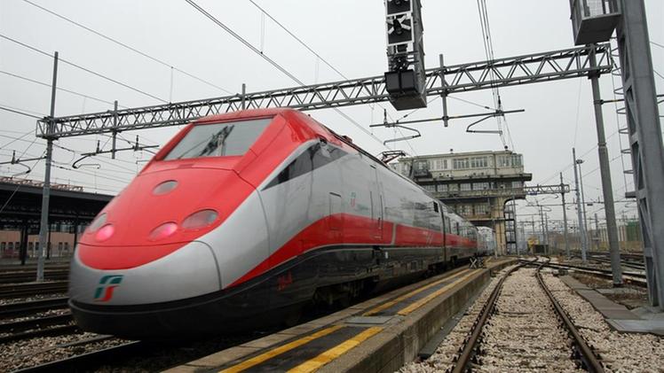 Un treno ad alta velocità delle Ferrovie italiane (Foto Archivio)