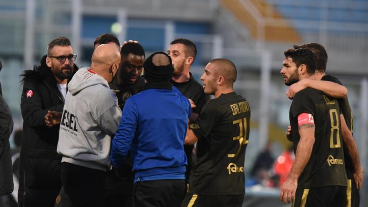 Pescara-Vicenza: l'esultanza dopo il secondo gol (Trogu)