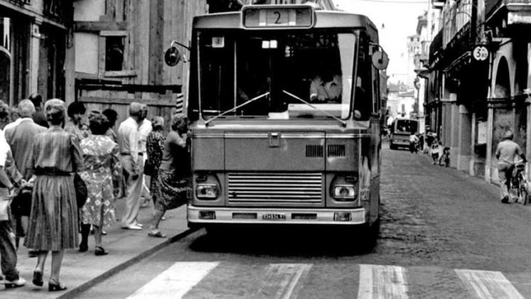 Nell'agosto 1983 la rivoluzione: stop a bus e veicoli in corso Palladio