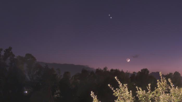 Falcetto di Luna con Giove e Saturno, fotografato il 16 dicembre da Palidoro, in attesa della congiunzione (fonte: Giuseppe Conzo/Gruppo Astrofili Palidoro)