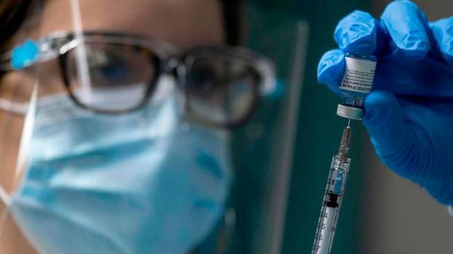 All'Istituto per le Malattie infettive di Roma la prima vaccinazione su un'infermiera
