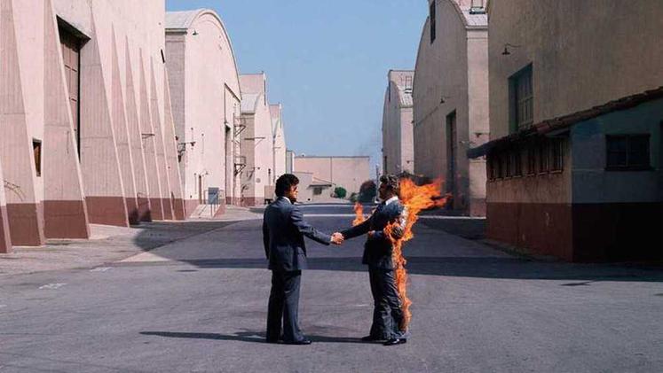 La copertina di "Wish you were here", album dei Pink Floyd