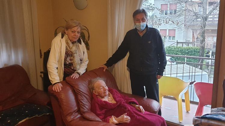 Nonna Severina è riuscita a sconfiggere il Covid pur ammalandosi con sintomi e febbre a 40° (Marini)
