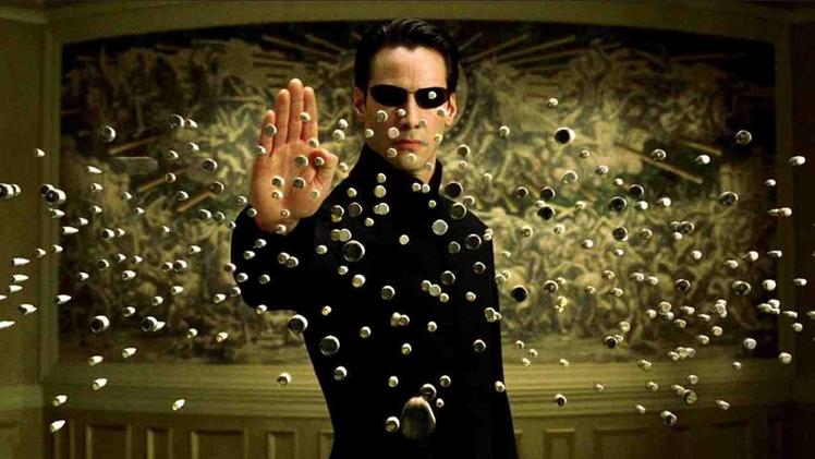 Keanu Reeves in una scena del film "Matrix"