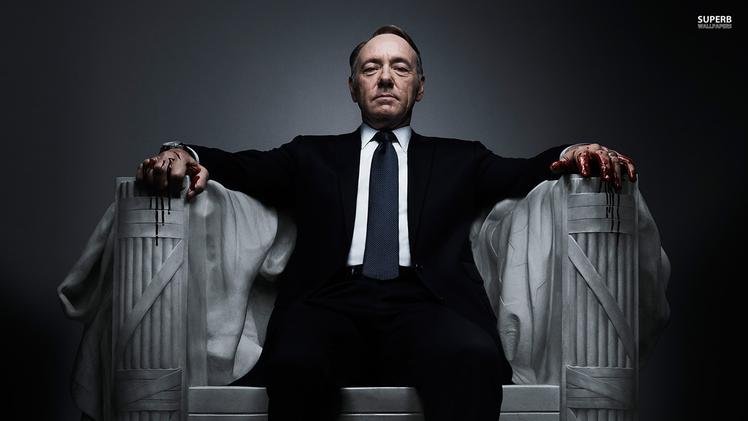 Kevin Spacey nei panni di Frank Underwood, protagonista della serie tv "House of cards"