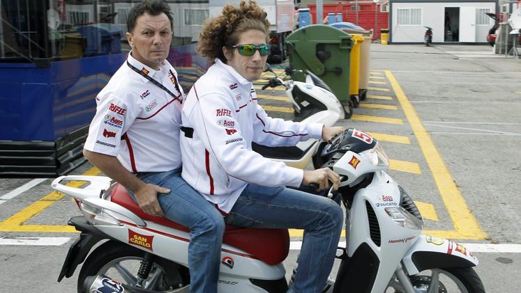 Fausto Gresini con Marco Simoncelli (foto Ansa)