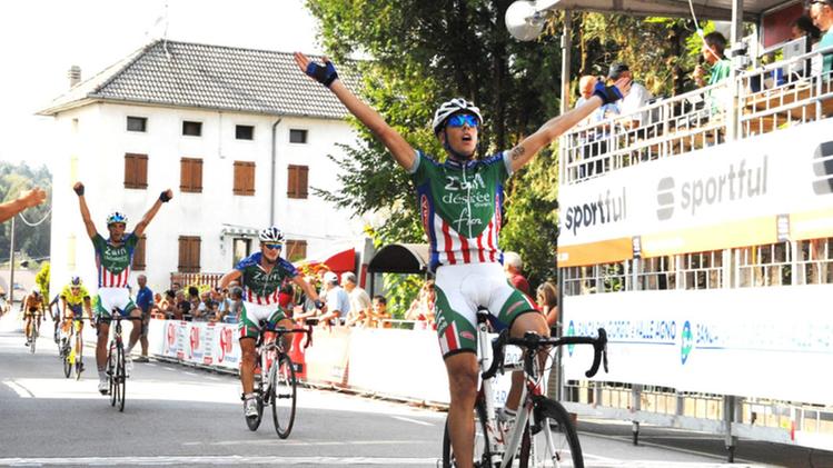 Marco Canola esulta: vincendo il Giro del Piave ha firmato la tripletta   