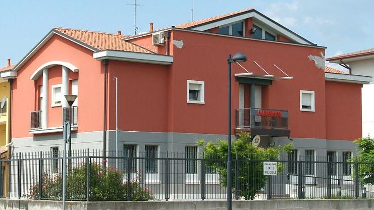 La stazione dei carabinieri di Rosà (Foto Ceccon)