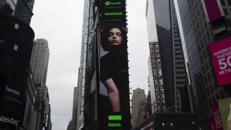 A Madame è stato dedicato lo spazio pubblicitario acquistato da Spotify a Times Square, New York