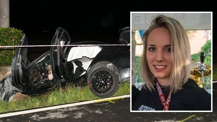 Claudia Cherobin, 25 anni, e l'auto dopo l'incidente