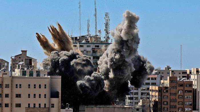 Gaza: colpito grattacielo al-Jala, sede di media (Foto ANSA/AFP)