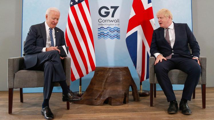 Il presidente Usa Joe Biden e il primo ministro Britannico Boris Johnson (foto EPA/Hollie Adams/POOL)