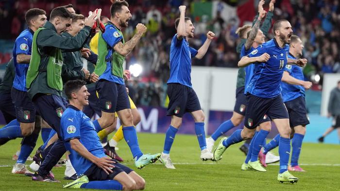 La partita Italia-Spagna (Foto Ansa/Epa)