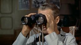 Una scena del film "La finestra sul cortile" di Alfred Hitchcock