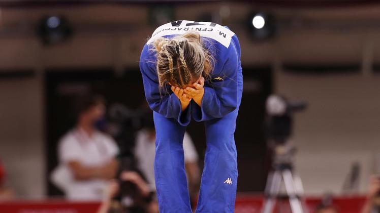 La commozione di Maria Centracchio dopo la vittoria del bronzo (Foto EPA/RUNGROJ YONGRIT)