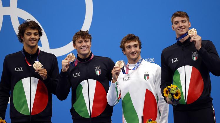 La 4x100 mista italiana: da sinistra Thomas Ceccon, Nicolò Martinenghi, Federico Burdisso e Alessandro Miressi (Foto EPA/HOW HWEE YOUNG)